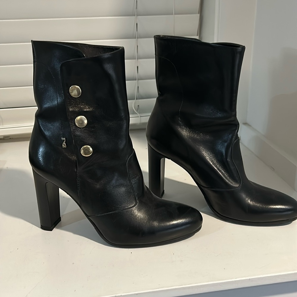 Buttery soft leather boots by Nero Giardinni- Made in Italy